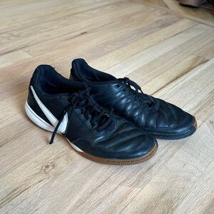 Nike leather sneaker